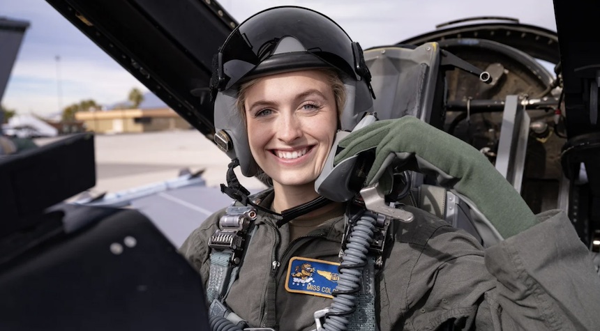 2024 Miss America Crowned, Wears the Uniform of an Active-duty US Air ...