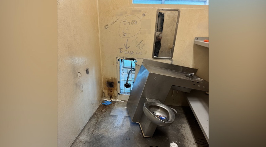 New Orleans Jail Worker Arrested for Allegedly Aiding Mass Inmate Escape