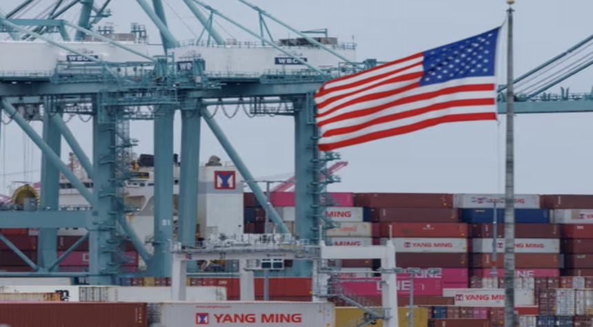 Tariff Fight Stalls as Supreme Court Declines to Expedite Review