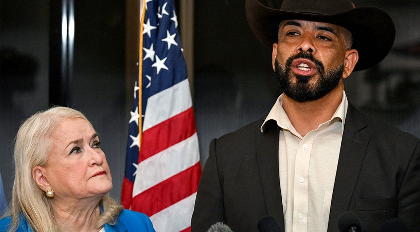 The Anti-ICE Lawyer Democrats Are Defending Has a Disturbing Criminal Past